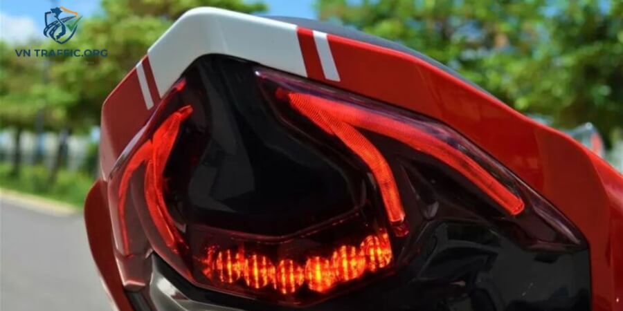 lỗi không đèn hậu xe máy phạt bao nhiêu