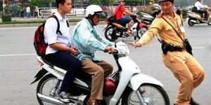 lỗi không đội mũ bảo hiểm khi đi xe máy