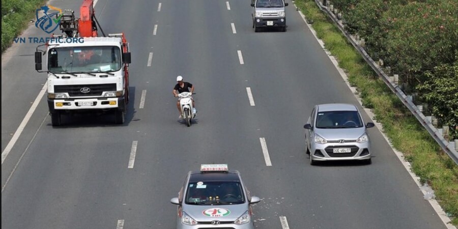 lỗi xe máy đi vào đường cấm