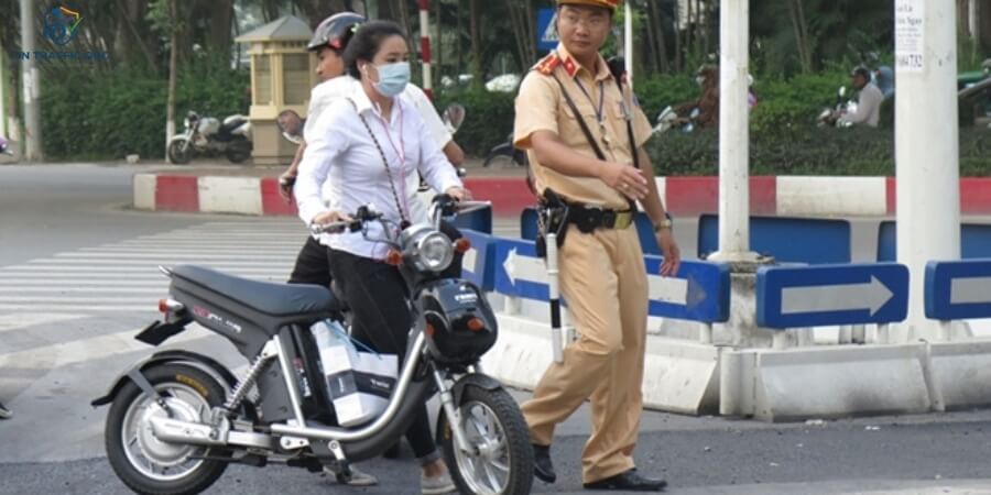 xe đạp điện vượt đèn đỏ phạt bao nhiêu