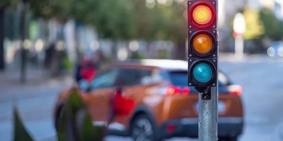 lỗi vượt đèn đỏ ô tô nghị định 100 theo pháp luật